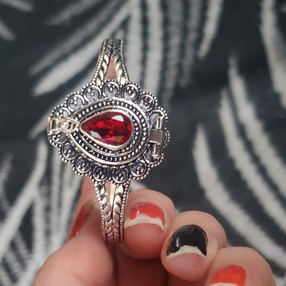 New Garnet Silver Poison Cuff Bracelet. - Picture 6 of 12